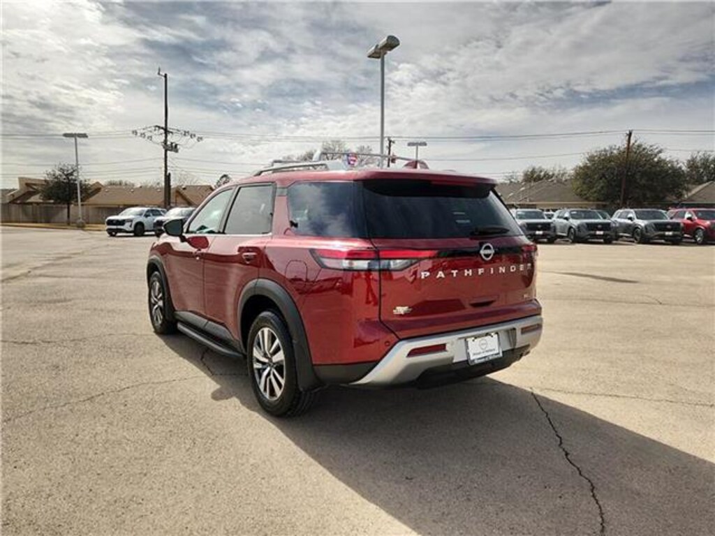 Used 2024 Nissan Pathfinder SL (A9) Front-Wheel Drive