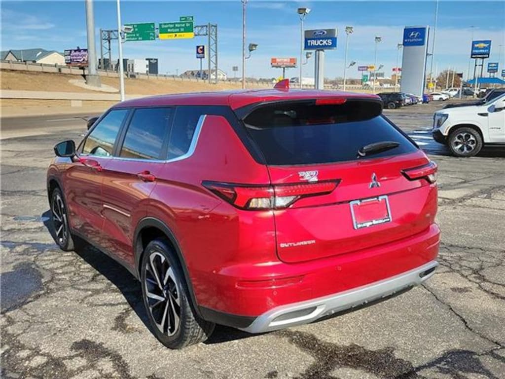 Used 2024 Mitsubishi Outlander SE Black Edition