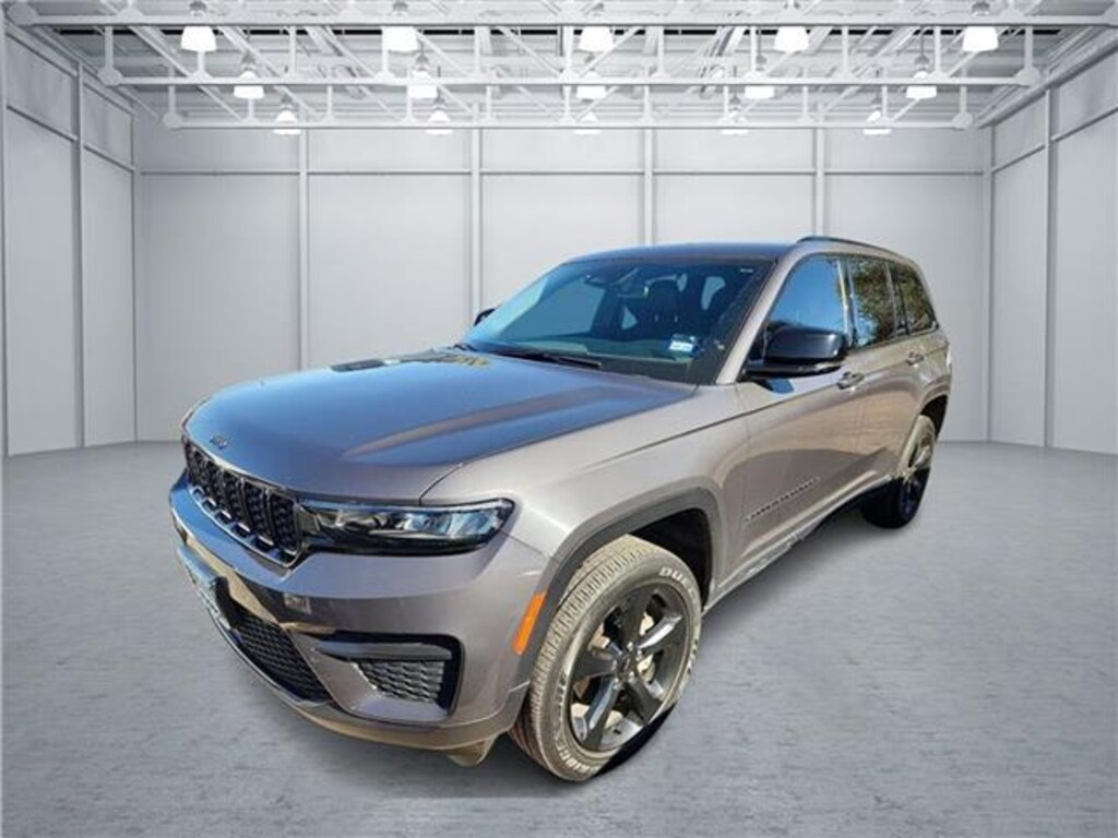 Used 2023 Jeep Grand Cherokee Altitude 4x4