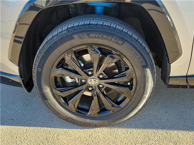 2022 Toyota RAV4 Hybrid XSE photo 2