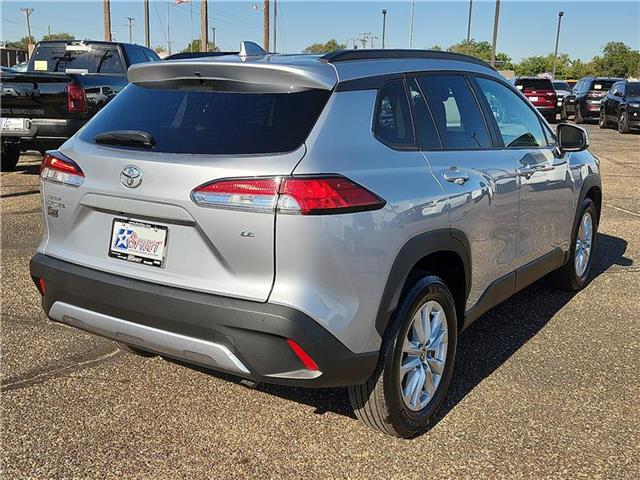 2024 Toyota Corolla Cross LE photo 4