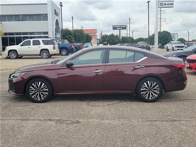 2024 Nissan Altima 2.5 SV photo 2