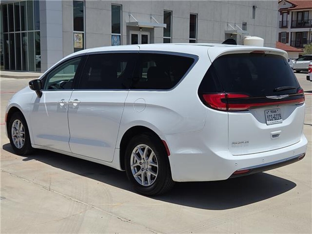 Used 2024 Chrysler Pacifica Touring L Front-Wheel Drive Passenger Van
