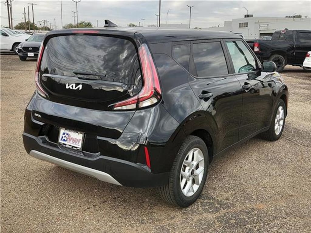 Used 2024 KIA Soul LX (IVT) Hatchback