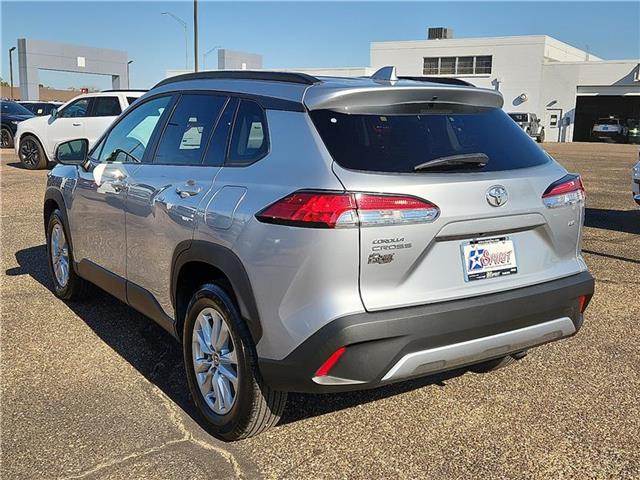 2024 Toyota Corolla Cross LE photo 3