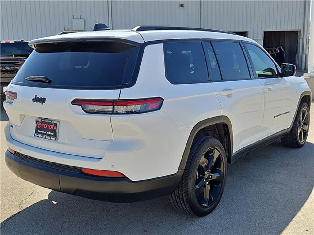 Used 2023 Jeep Grand Cherokee L Laredo 4x2