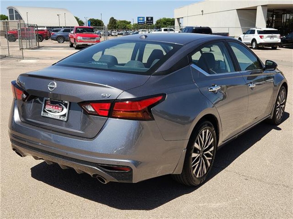 Used 2024 Nissan Altima 2.5 SV