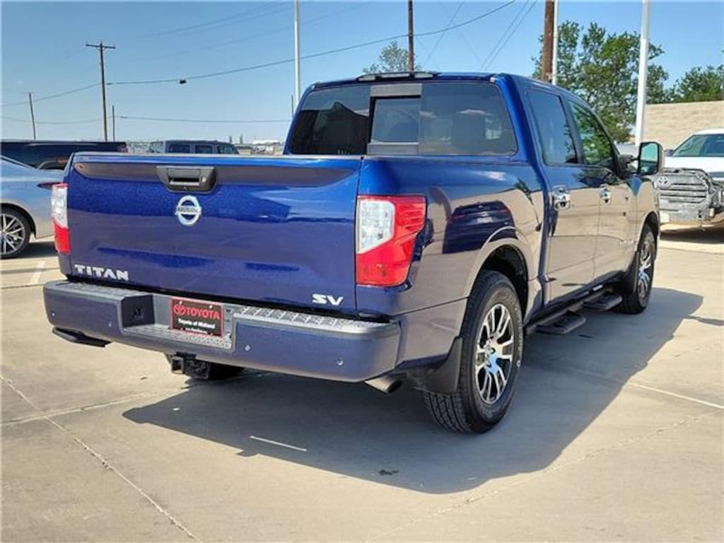 Used 2021 Nissan Titan SV 4x2 Crew Cab 5.5 ft. box 139.8 in. WB