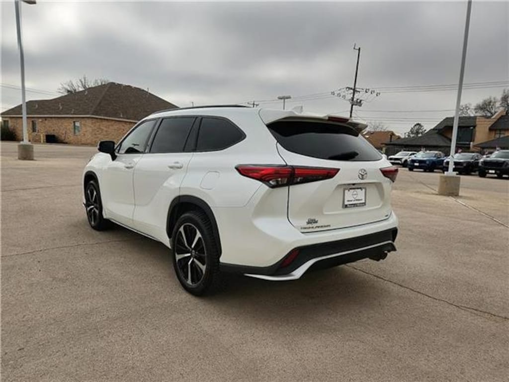 Used 2021 Toyota Highlander XSE Front-wheel Drive