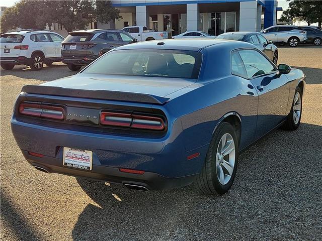 2022 Dodge Challenger SXT photo 4