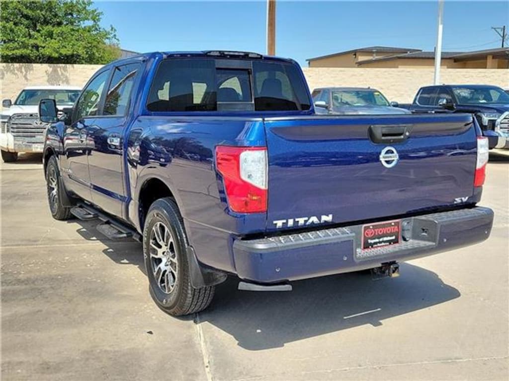 Used 2021 Nissan Titan SV 4x2 Crew Cab 5.5 ft. box 139.8 in. WB