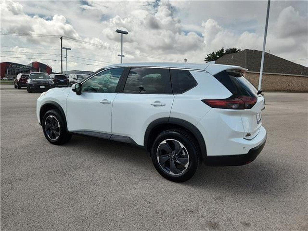 Used 2024 Nissan Rogue SV