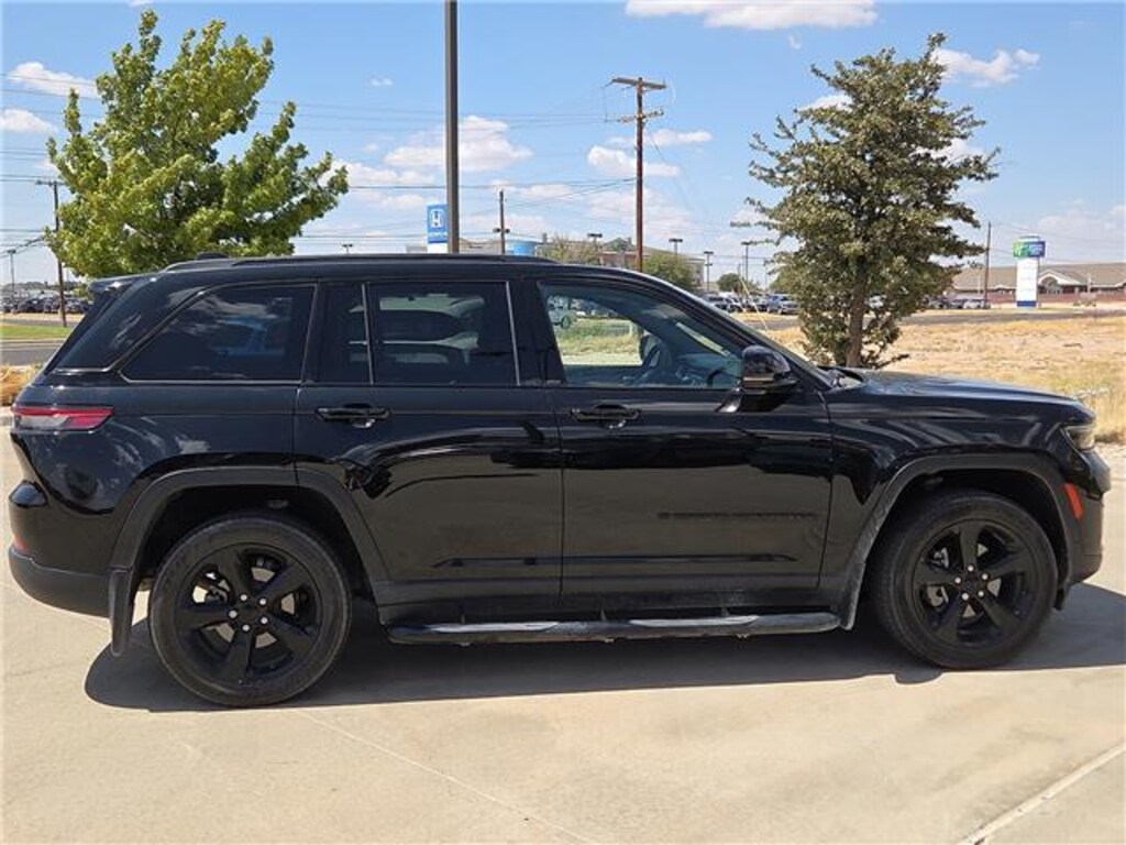 Used 2023 Jeep Grand Cherokee Altitude 4x4