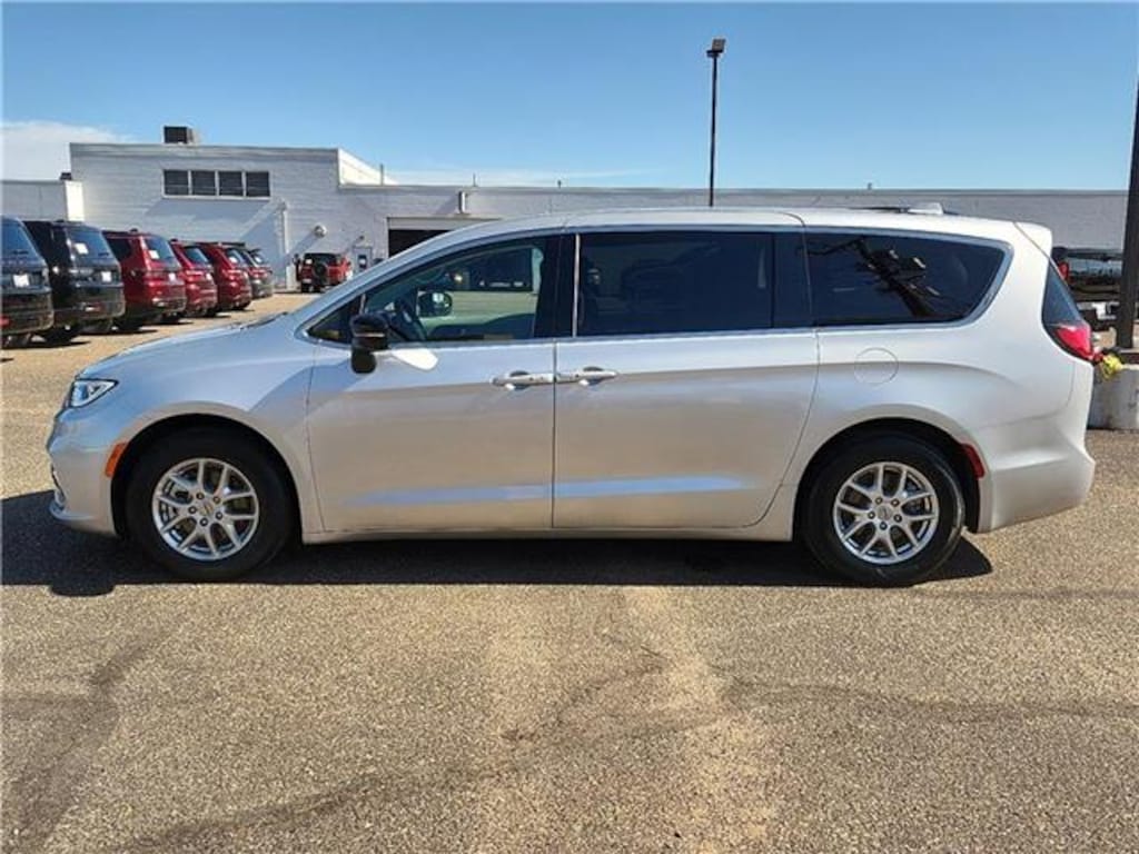 Used 2024 Chrysler Pacifica Touring L Front-Wheel Drive Passenger Van
