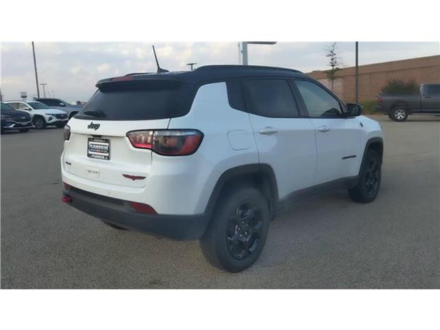 2023 Jeep Compass Trailhawk photo 2