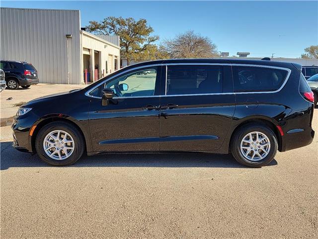 2024 Chrysler Pacifica Touring L photo 2