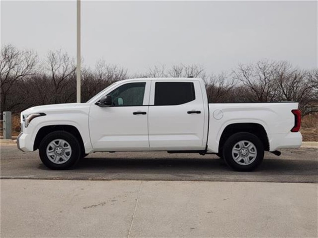 Used 2025 Toyota Tundra SR (A10) 4x2 CrewMax 5.5 ft. box 145.7 in. WB