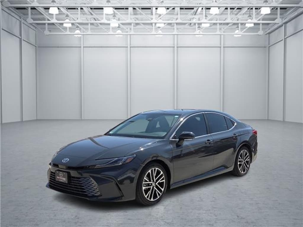 Used 2025 Toyota Camry XLE