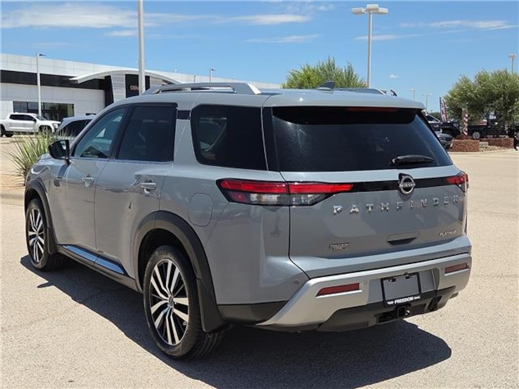 Used 2023 Nissan Pathfinder Platinum (A9) Front-Wheel Drive