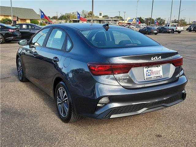 2024 Kia Forte LXS photo 3