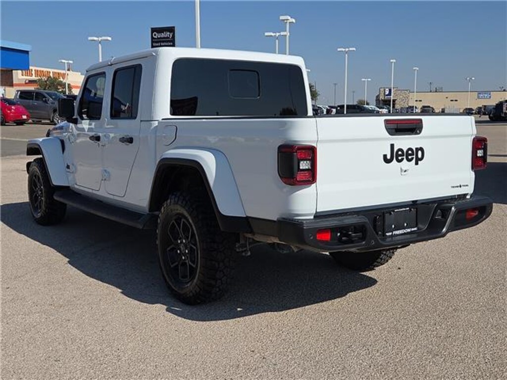 Used 2025 Jeep Gladiator Sport 4x4 Crew Cab 5 ft. box