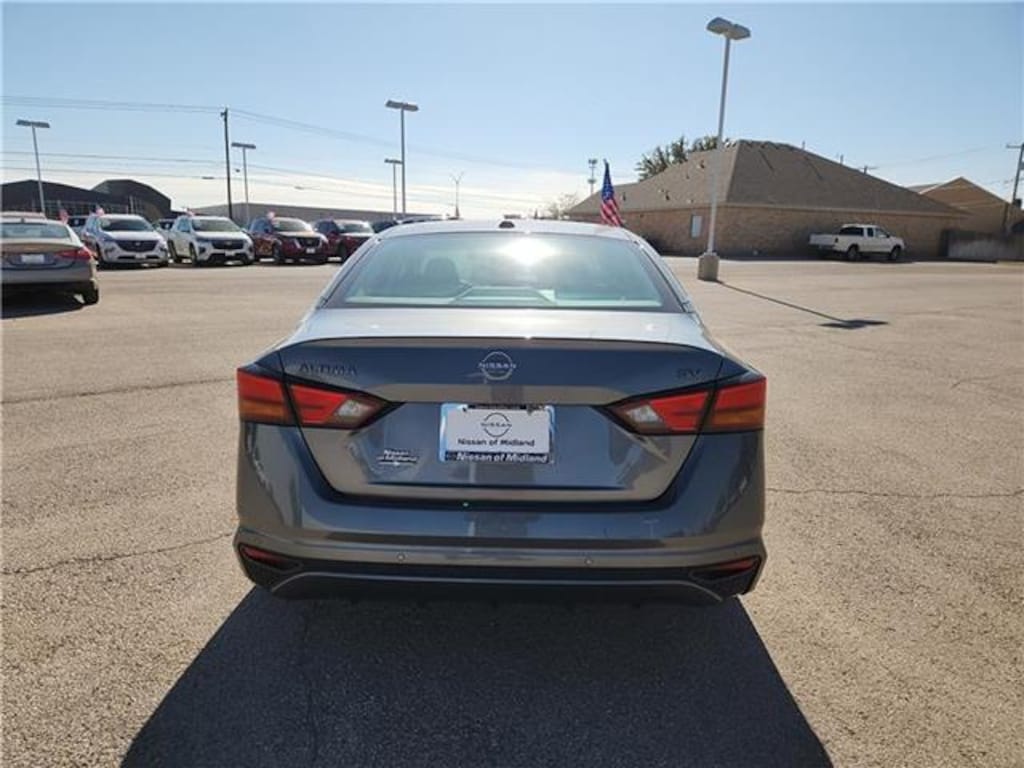 Used 2024 Nissan Altima 2.5 SV