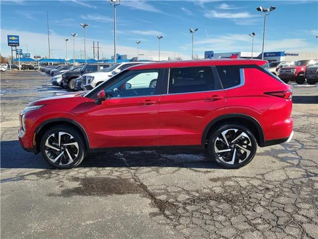 Used 2024 Mitsubishi Outlander SE Black Edition