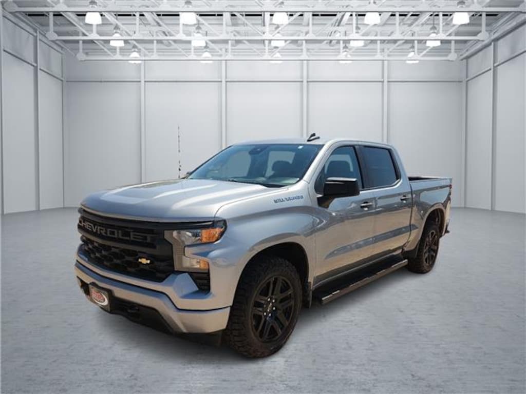 Used 2023 Chevrolet Silverado 1500 Custom 4x4 Crew Cab 5.75 ft. box 147.4 in. WB