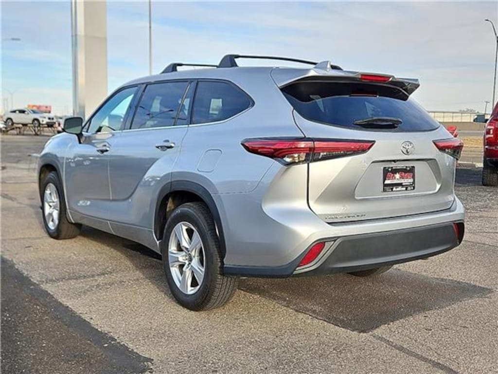 Used 2021 Toyota Highlander LE Front-wheel Drive