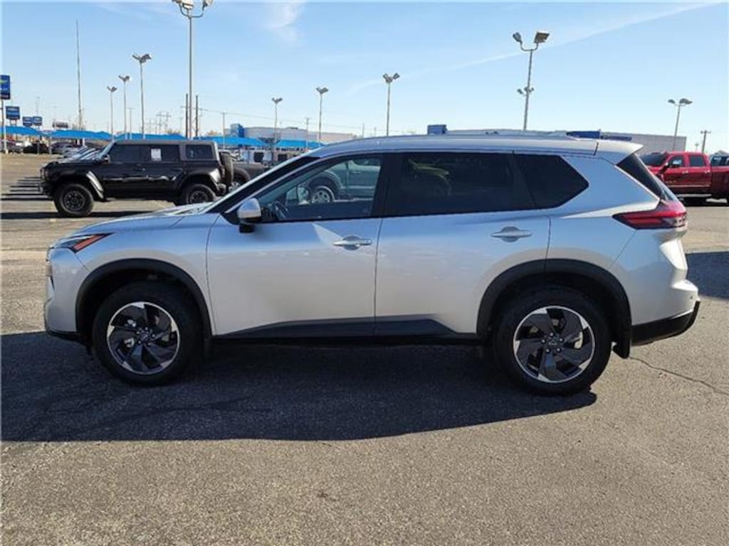 Used 2024 Nissan Rogue SV