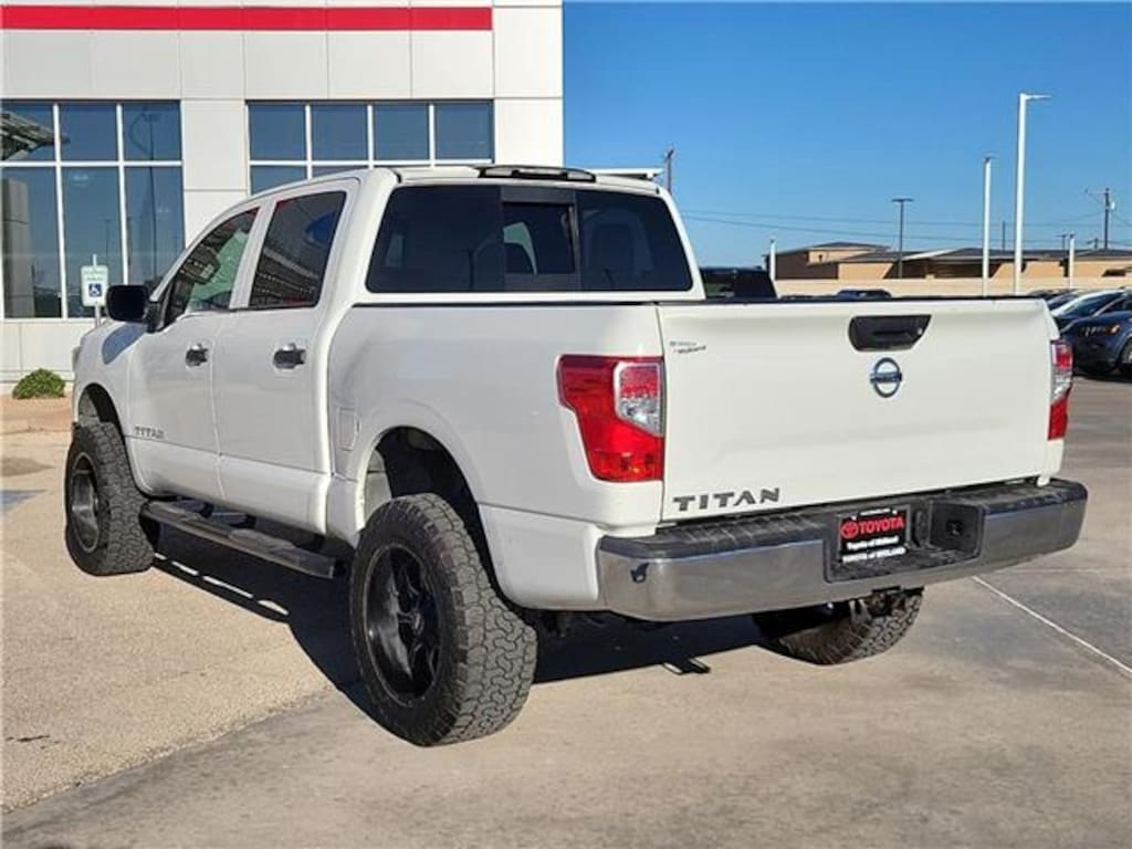 Used 2019 Nissan Titan S 4x2 Crew Cab 5.6 ft. box 139.8 in. WB