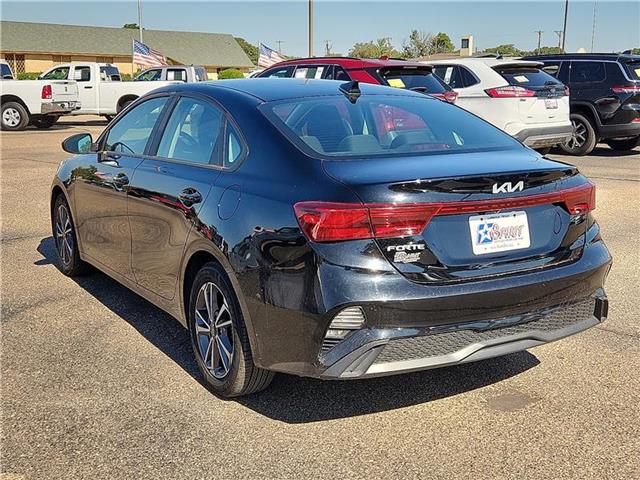 2023 Kia Forte LXS photo 3
