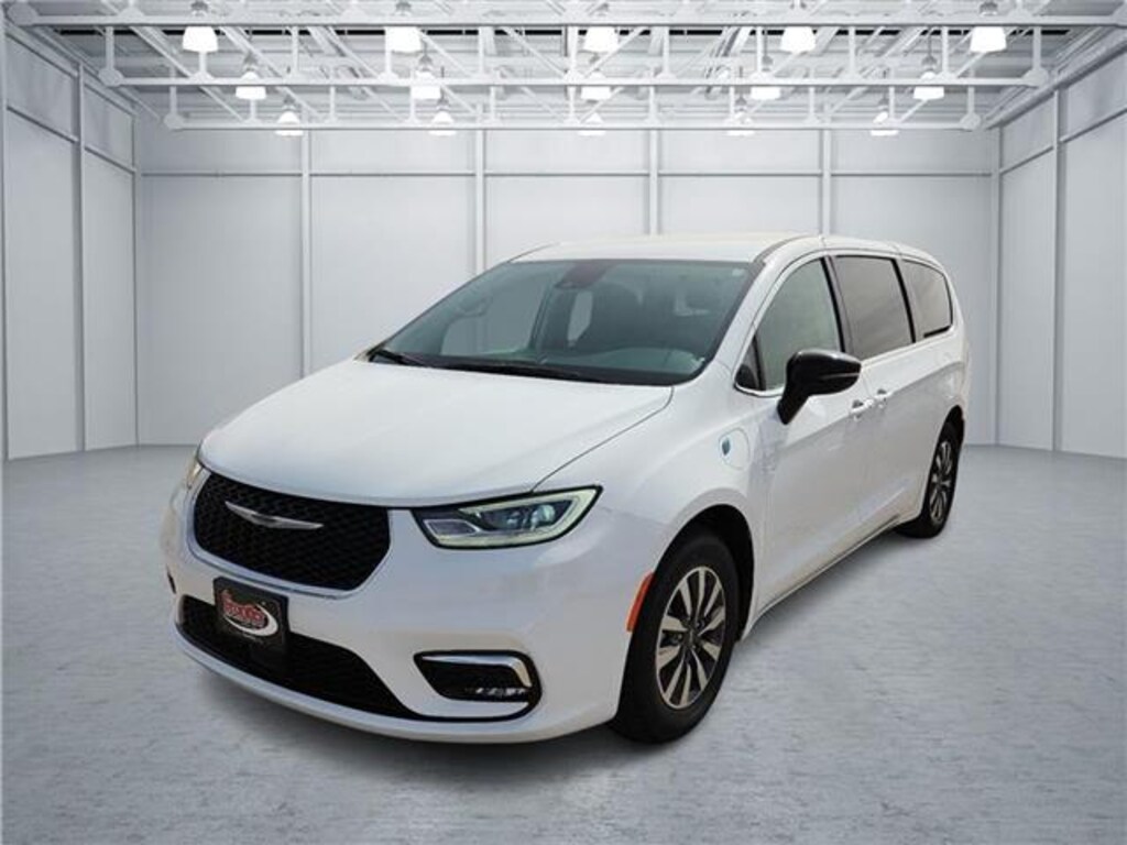 Used 2024 Chrysler Pacifica Hybrid Select Front-Wheel Drive Passenger Van