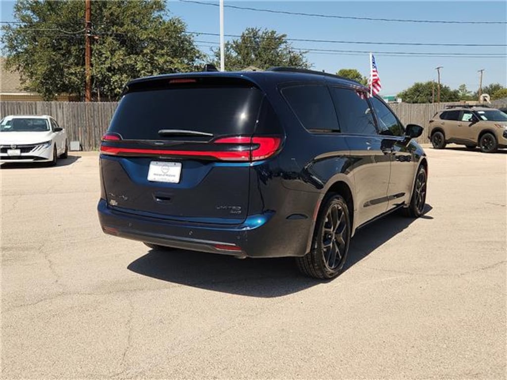 Used 2023 Chrysler Pacifica Limited All-Wheel Drive Passenger Van