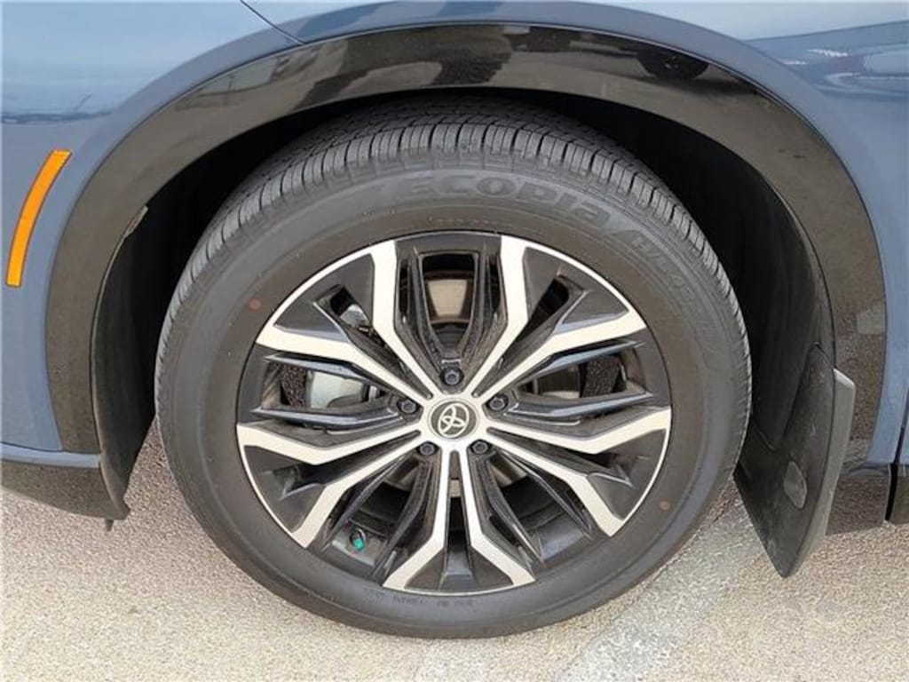 Used 2025 Toyota Crown Signia Limited