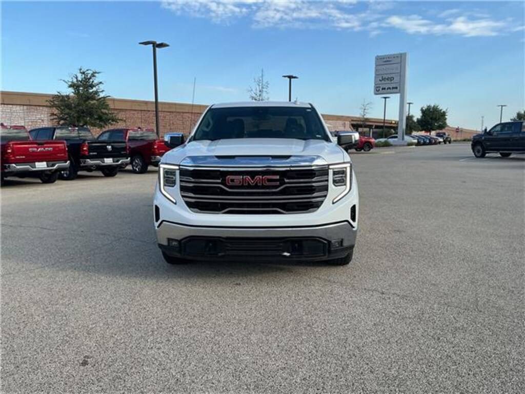 Used 2025 GMC Sierra 1500 SLT 4x2 Crew Cab 5.75 ft. box 147.4 in. WB