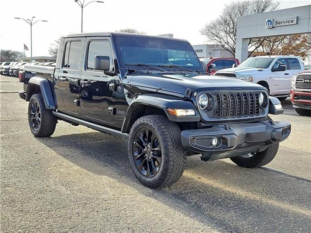 Used 2024 Jeep Gladiator Sport 4x4 Crew Cab 5 ft. box