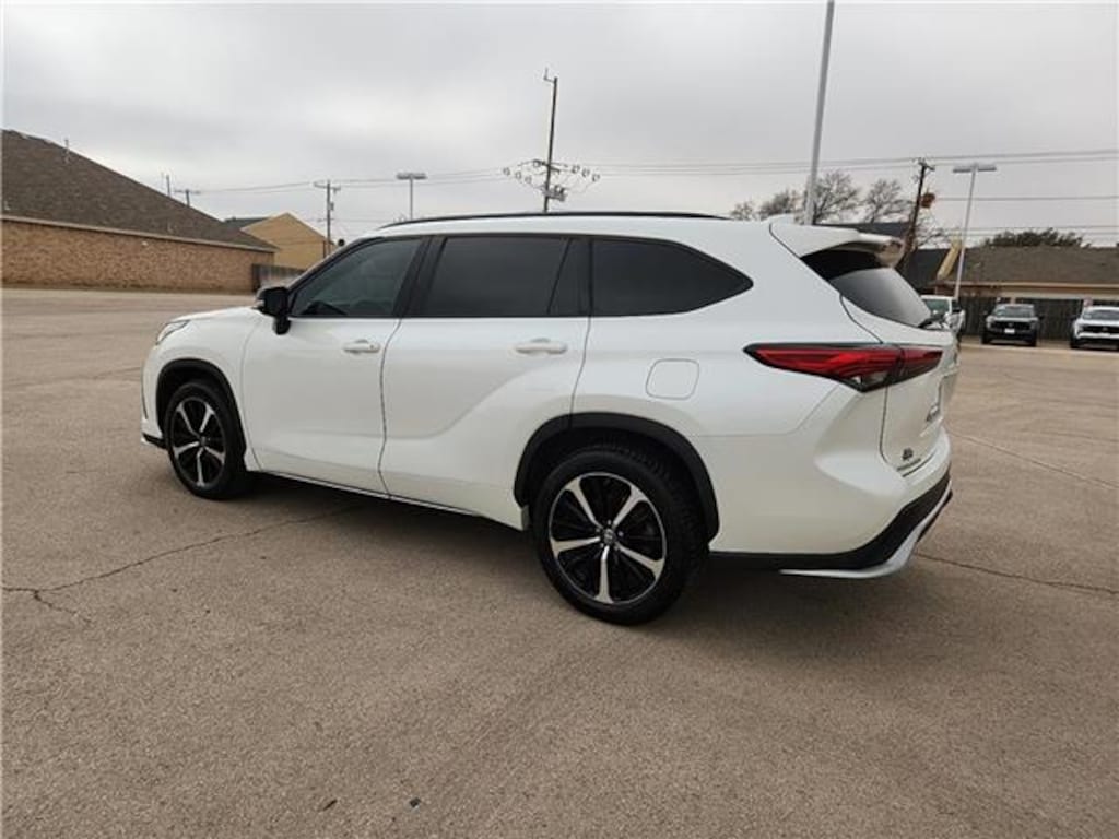Used 2021 Toyota Highlander XSE Front-wheel Drive
