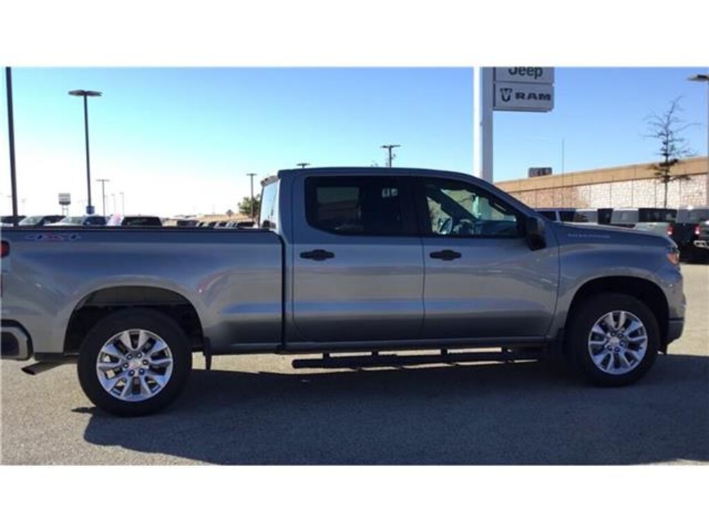 Used 2024 Chevrolet Silverado 1500 Custom 4x4 Crew Cab 6.6 ft. box 157 in. WB