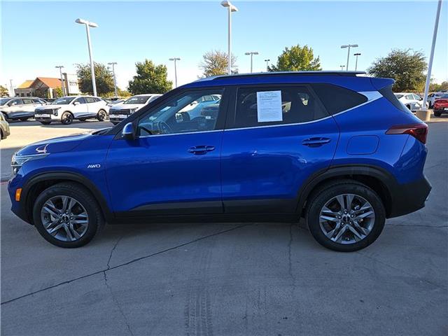 2023 Kia Seltos S photo 2