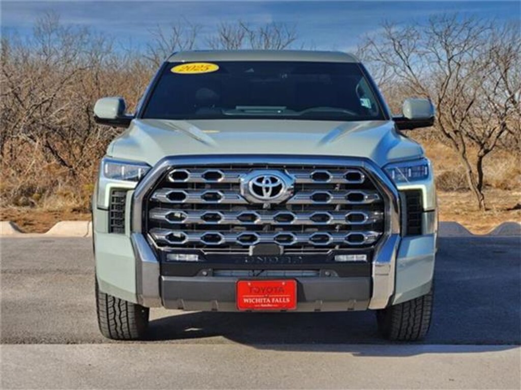 Used 2025 Toyota Tundra Platinum (A10) 4x4 CrewMax 5.5 ft. box 145.7 in. W