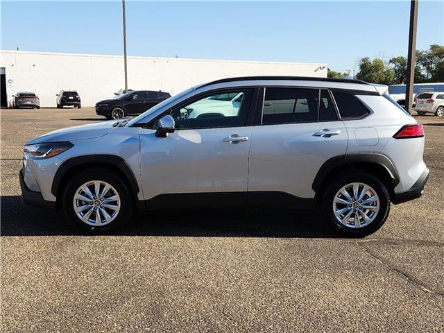 2024 Toyota Corolla Cross LE photo 2