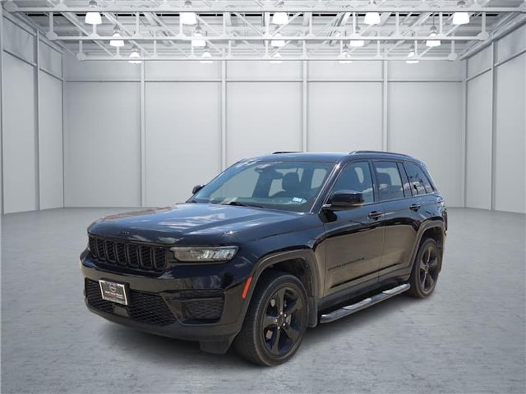 Used 2023 Jeep Grand Cherokee Altitude 4x4