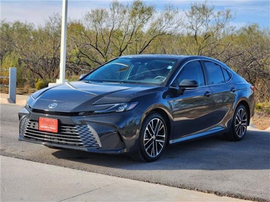 Used 2025 Toyota Camry XLE