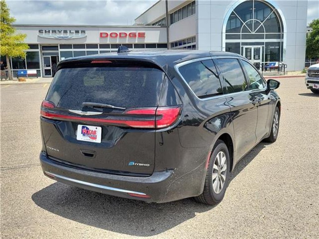 Used 2024 Chrysler Pacifica Hybrid Select Front-Wheel Drive Passenger Van