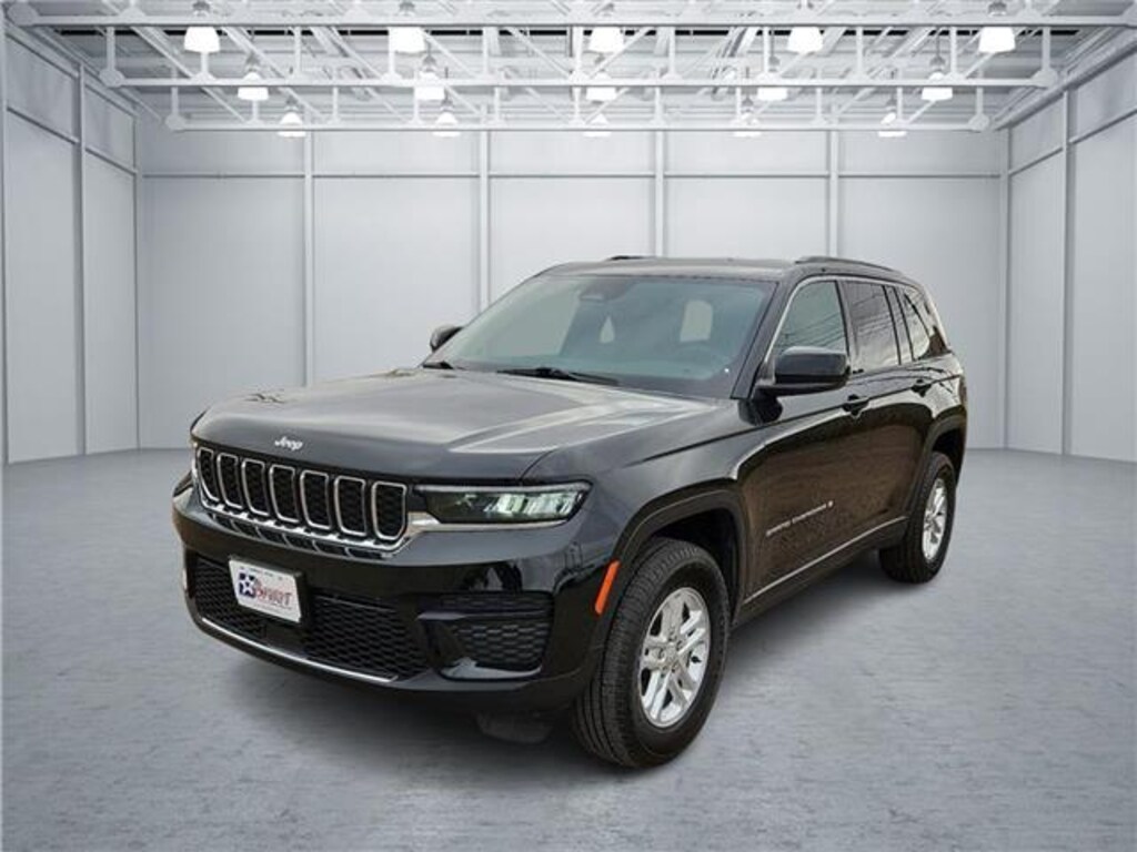 Used 2025 Jeep Grand Cherokee Laredo 4x2