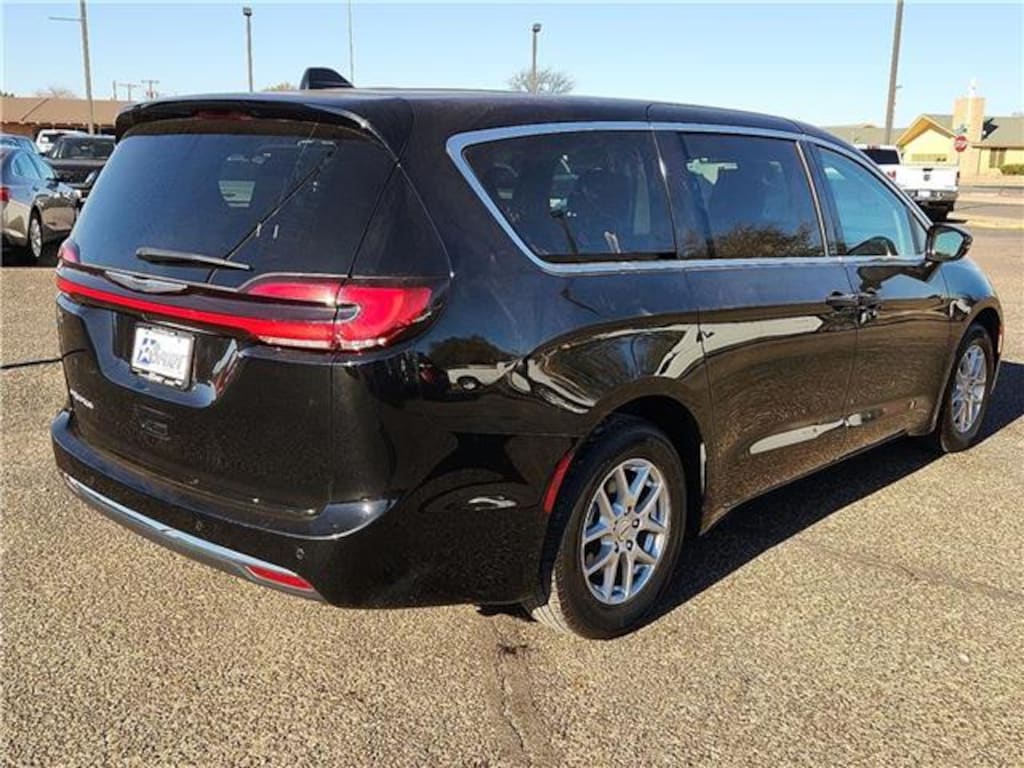 Used 2024 Chrysler Pacifica Touring L Front-Wheel Drive Passenger Van