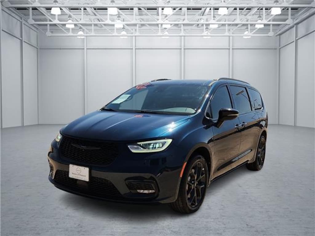 Used 2023 Chrysler Pacifica Limited All-Wheel Drive Passenger Van