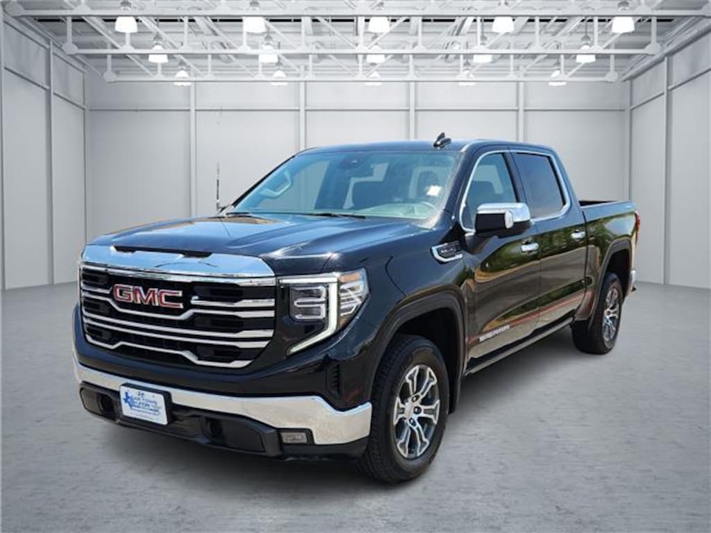 Used 2025 GMC Sierra 1500 SLT 4x4 Crew Cab 5.75 ft. box 147.4 in. WB