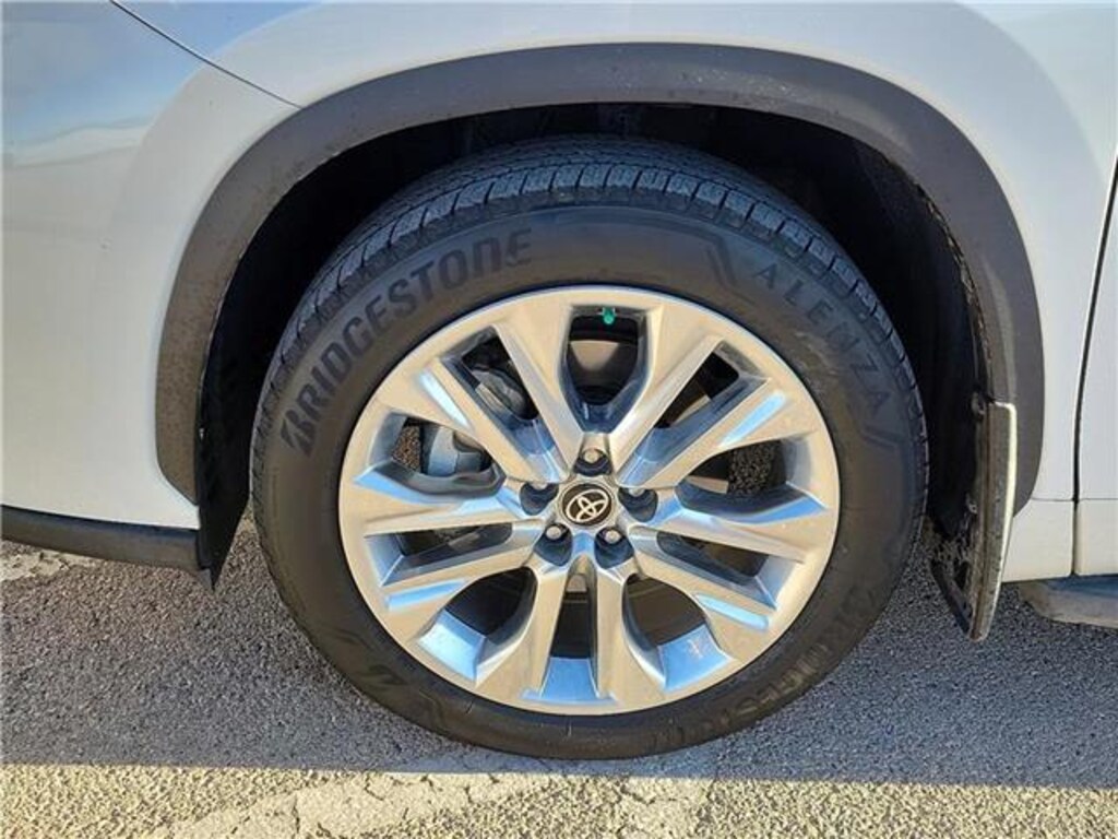 Used 2023 Toyota Highlander Limited Front-Wheel Drive